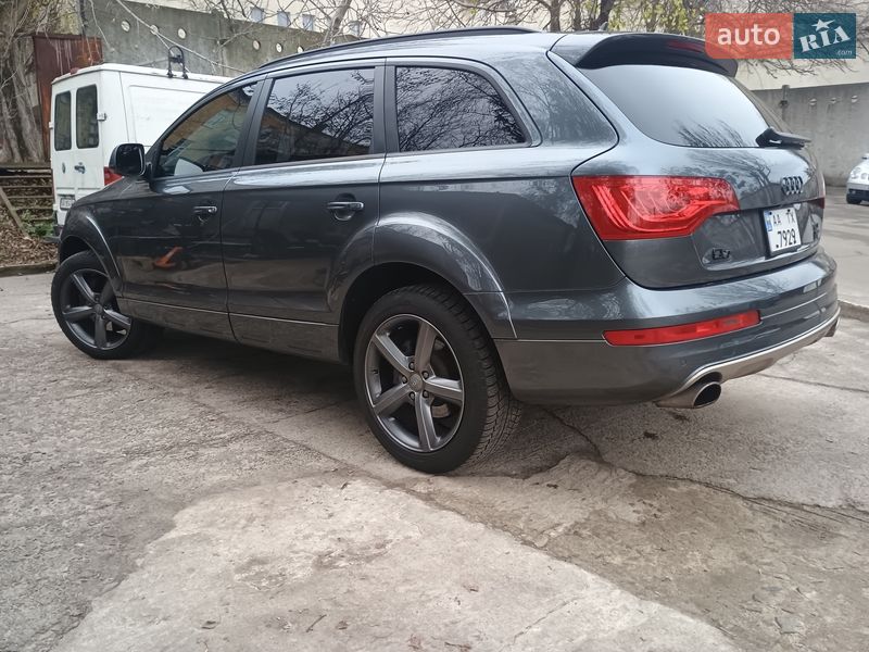 Позашляховик / Кросовер Audi Q7 2015 в Києві