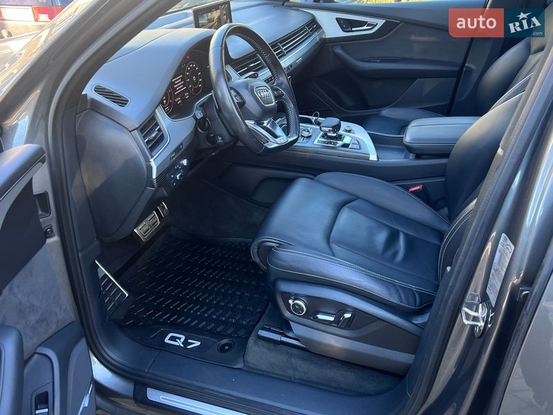 Внедорожник / Кроссовер Audi Q7 2017 в Черновцах