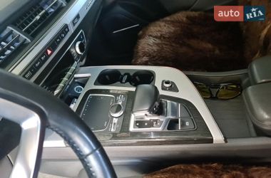 Позашляховик / Кросовер Audi Q7 2017 в Дніпрі