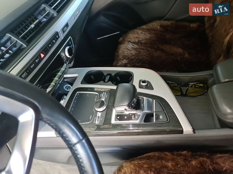 Позашляховик / Кросовер Audi Q7 2017 в Дніпрі