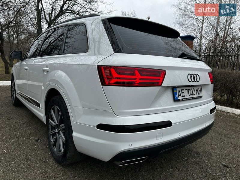Позашляховик / Кросовер Audi Q7 2017 в Дніпрі