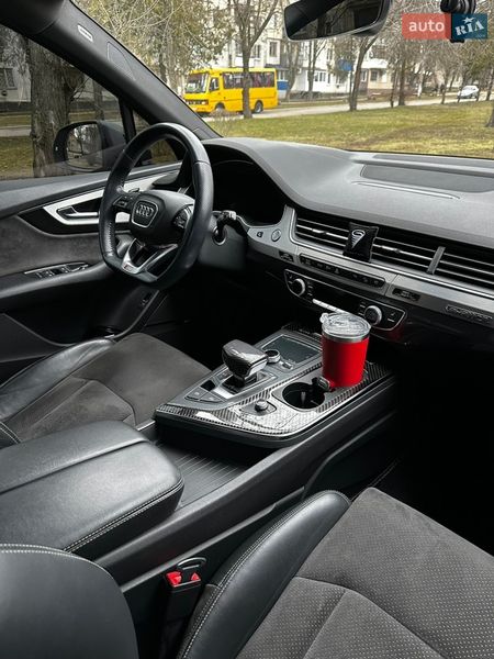 Позашляховик / Кросовер Audi Q7 2017 в Дніпрі