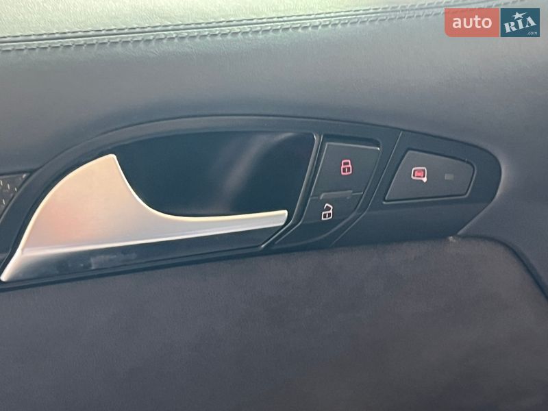 Позашляховик / Кросовер Audi Q7 2010 в Одесі
