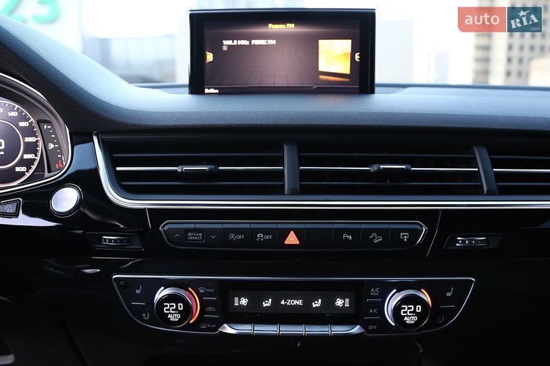 Внедорожник / Кроссовер Audi Q7 2015 в Киеве