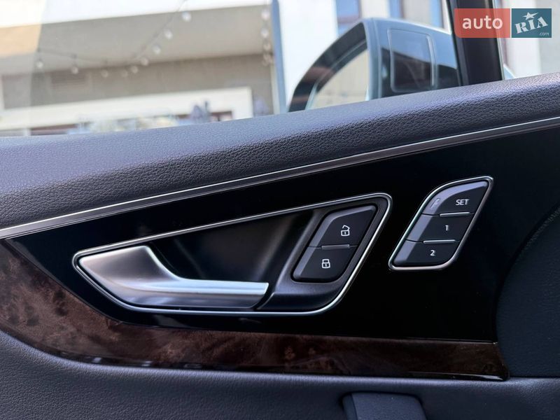 Позашляховик / Кросовер Audi Q7 2018 в Стрию