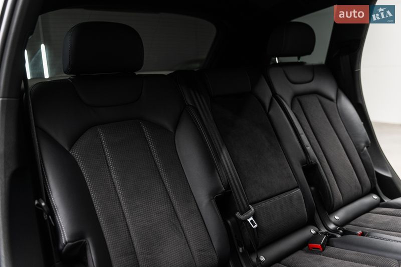 Позашляховик / Кросовер Audi Q7 2021 в Мукачевому
