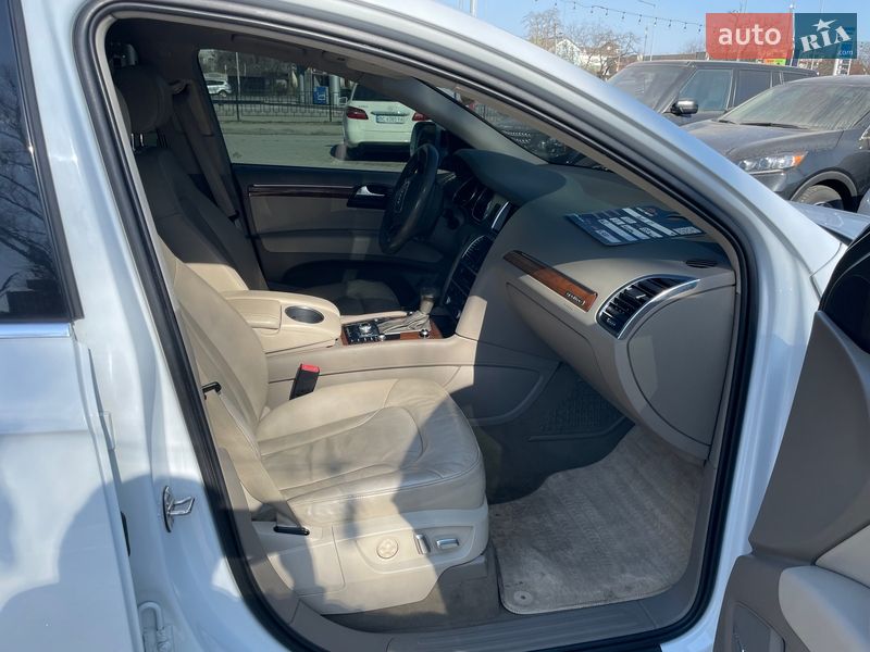 Позашляховик / Кросовер Audi Q7 2013 в Львові