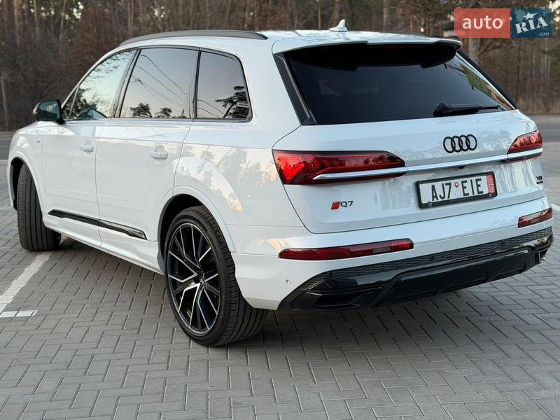 Позашляховик / Кросовер Audi Q7 2021 в Києві