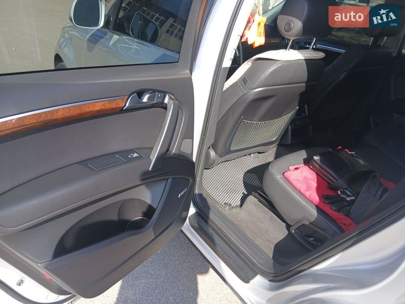 Внедорожник / Кроссовер Audi Q7 2010 в Кривом Роге