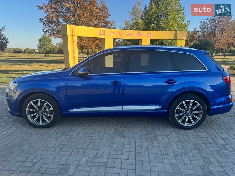 Позашляховик / Кросовер Audi Q7 2016 в Синельниковому