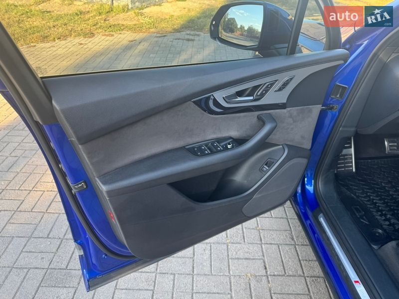 Позашляховик / Кросовер Audi Q7 2016 в Синельниковому