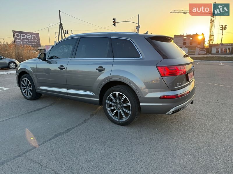 Позашляховик / Кросовер Audi Q7 2017 в Луцьку