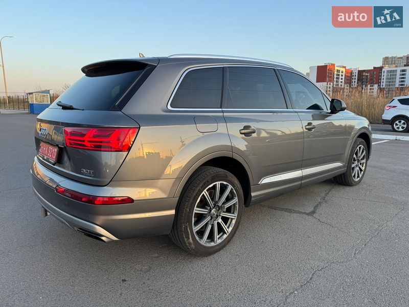 Позашляховик / Кросовер Audi Q7 2017 в Луцьку