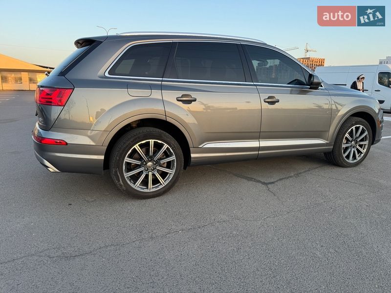 Позашляховик / Кросовер Audi Q7 2017 в Луцьку
