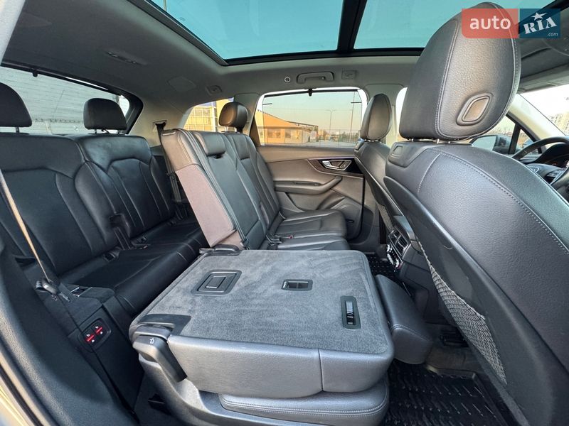 Позашляховик / Кросовер Audi Q7 2017 в Луцьку