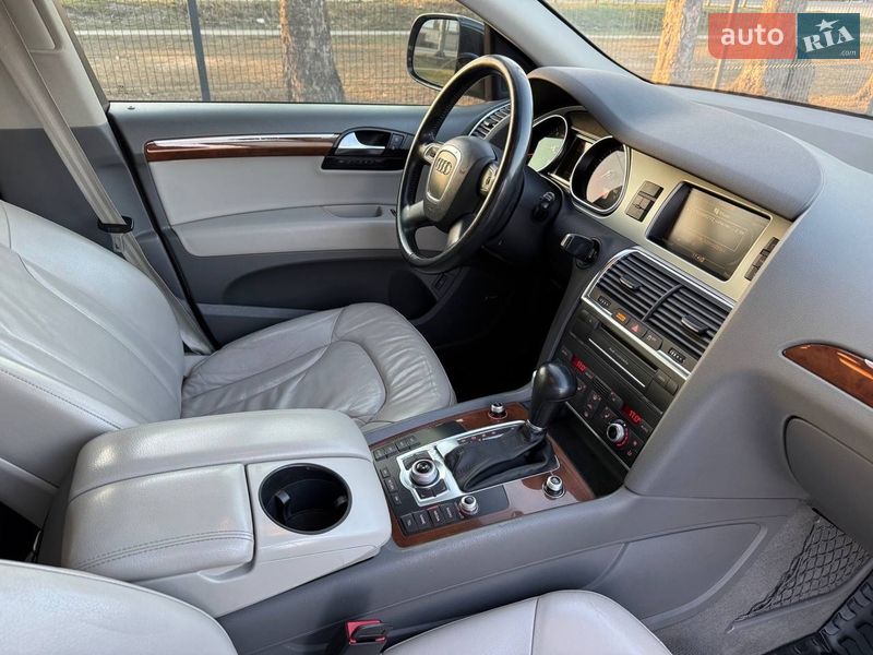 Позашляховик / Кросовер Audi Q7 2010 в Стрию