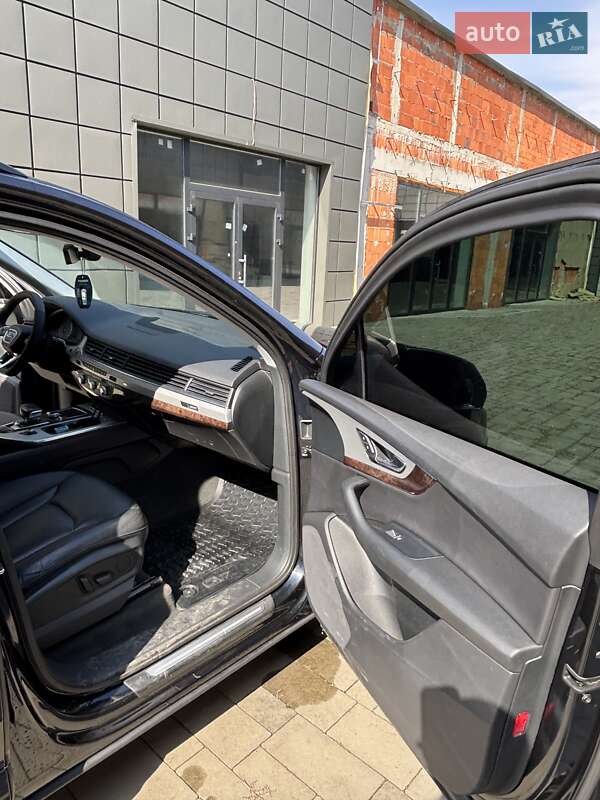 Внедорожник / Кроссовер Audi Q7 2017 в Тячеве