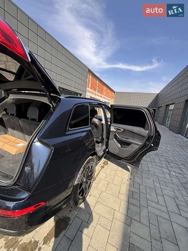 Внедорожник / Кроссовер Audi Q7 2017 в Тячеве