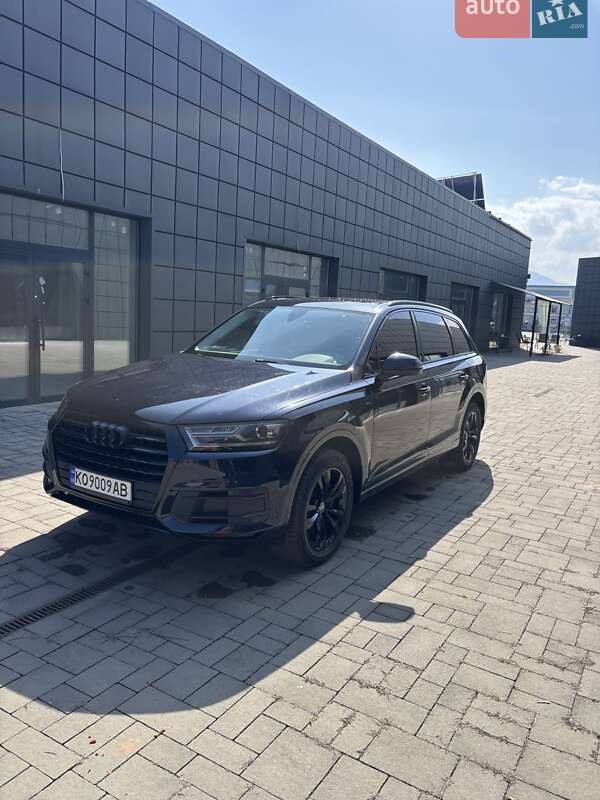 Внедорожник / Кроссовер Audi Q7 2017 в Тячеве