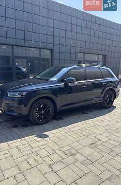 Внедорожник / Кроссовер Audi Q7 2017 в Тячеве
