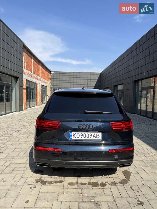 Внедорожник / Кроссовер Audi Q7 2017 в Тячеве