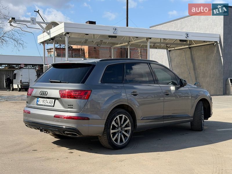 Позашляховик / Кросовер Audi Q7 2016 в Лубнах
