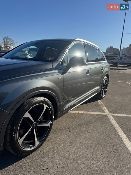 Внедорожник / Кроссовер Audi Q7 2021 в Киеве