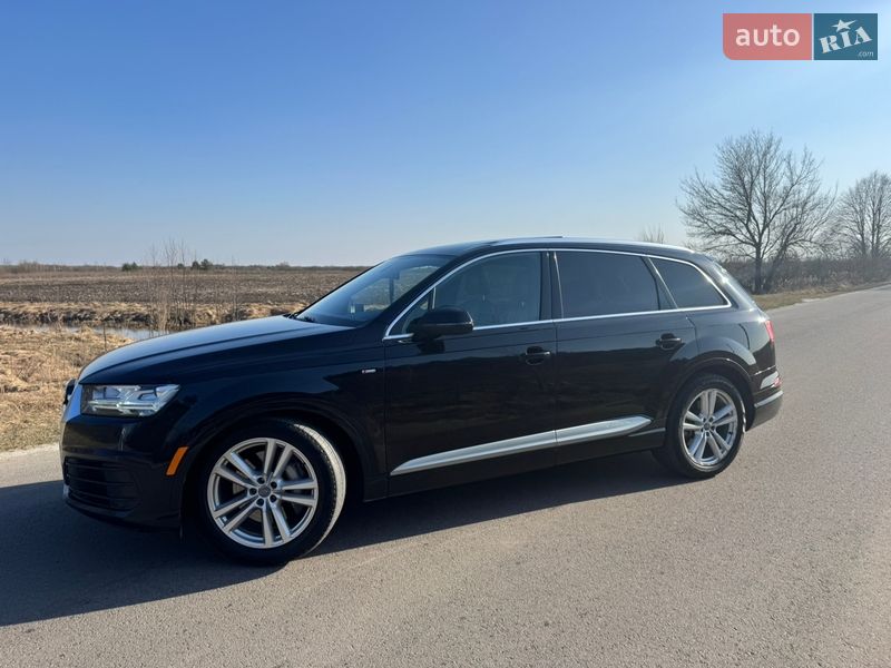 Позашляховик / Кросовер Audi Q7 2017 в Рівному