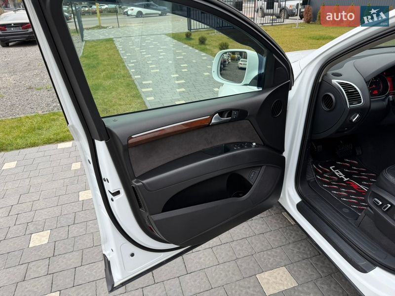 Внедорожник / Кроссовер Audi Q7 2011 в Ужгороде