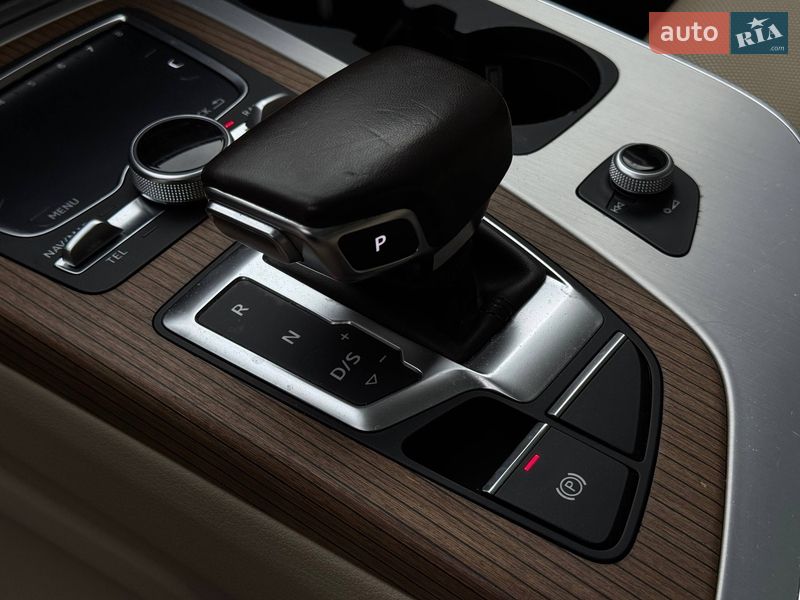 Позашляховик / Кросовер Audi Q7 2017 в Рівному