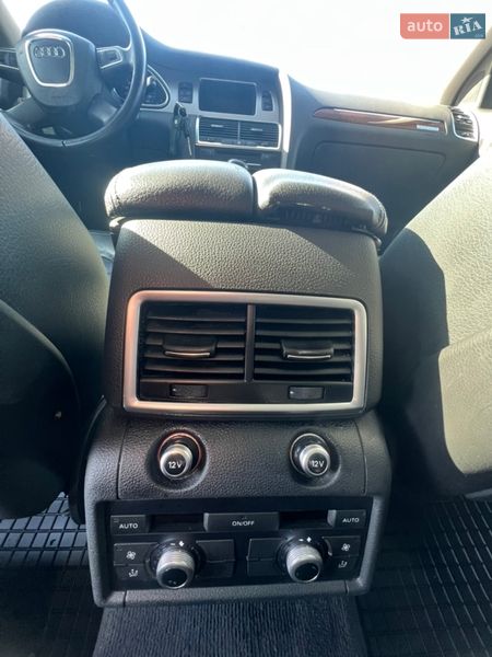 Внедорожник / Кроссовер Audi Q7 2011 в Нововолынске