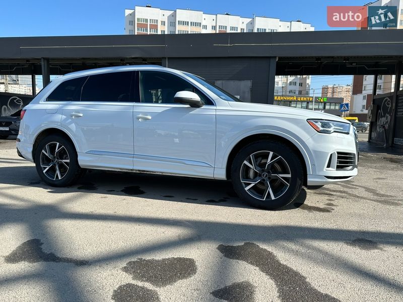 Позашляховик / Кросовер Audi Q7 2021 в Києві