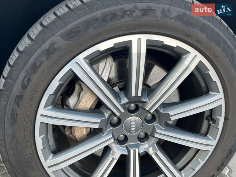 Внедорожник / Кроссовер Audi Q7 2016 в Хусте