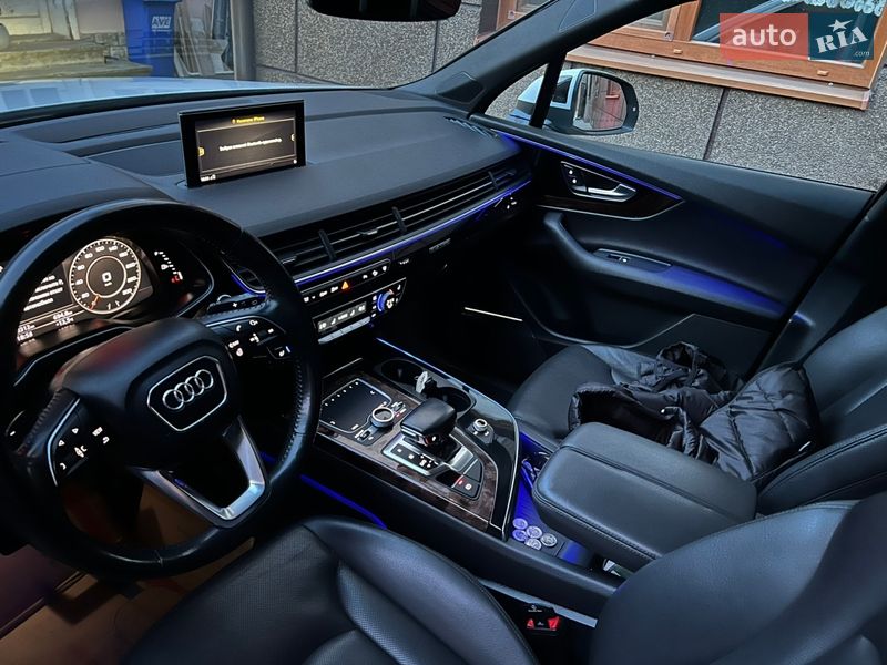 Внедорожник / Кроссовер Audi Q7 2016 в Хусте