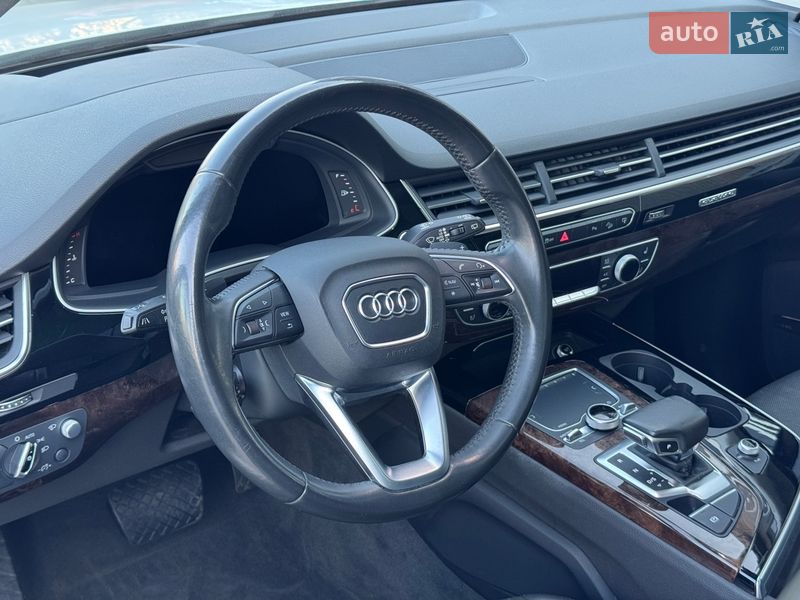 Внедорожник / Кроссовер Audi Q7 2016 в Киеве