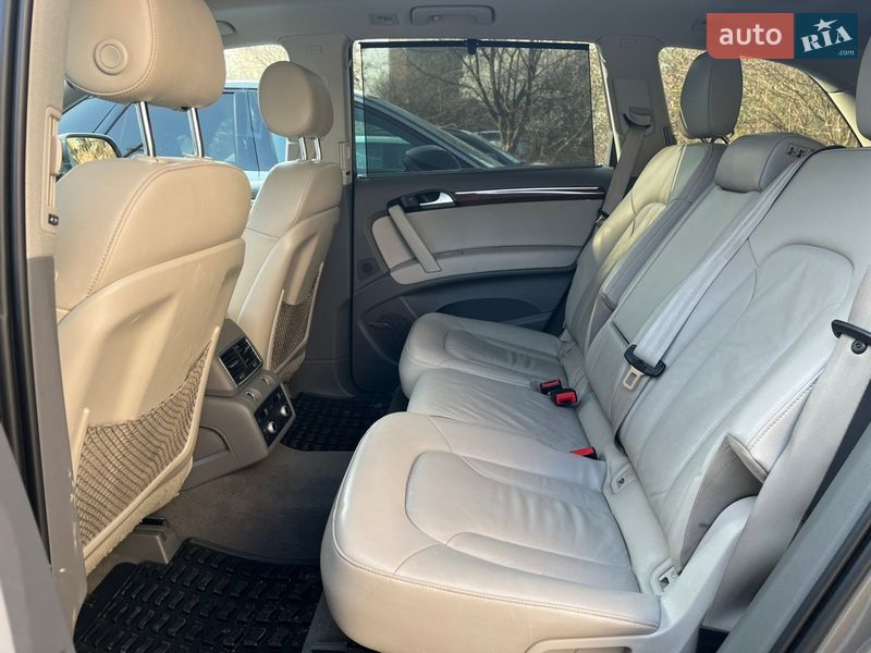Позашляховик / Кросовер Audi Q7 2015 в Ужгороді