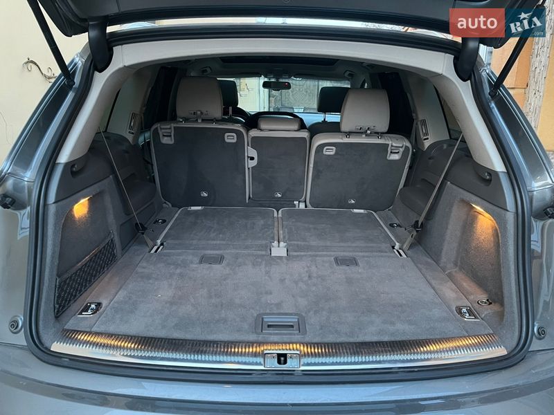 Позашляховик / Кросовер Audi Q7 2015 в Ужгороді