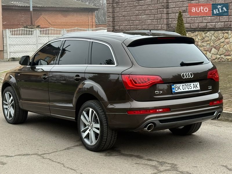 Позашляховик / Кросовер Audi Q7 2010 в Рівному