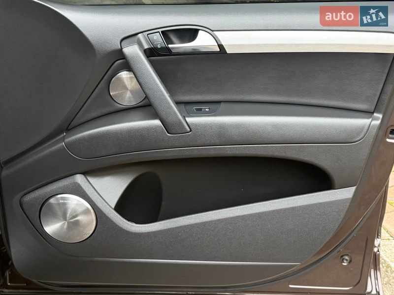 Позашляховик / Кросовер Audi Q7 2010 в Рівному