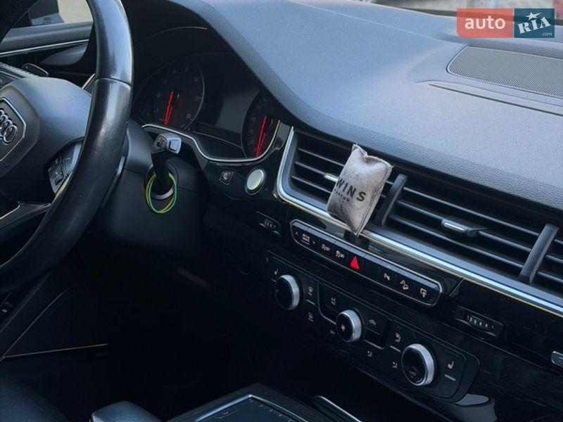Внедорожник / Кроссовер Audi Q7 2015 в Киеве