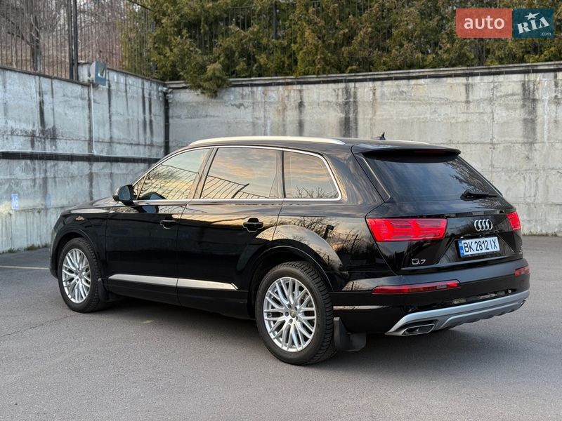 Внедорожник / Кроссовер Audi Q7 2015 в Ровно