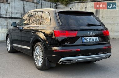 Внедорожник / Кроссовер Audi Q7 2015 в Ровно