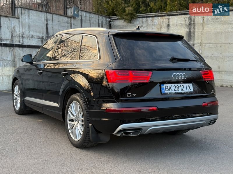 Внедорожник / Кроссовер Audi Q7 2015 в Ровно