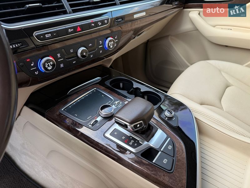 Внедорожник / Кроссовер Audi Q7 2015 в Ровно