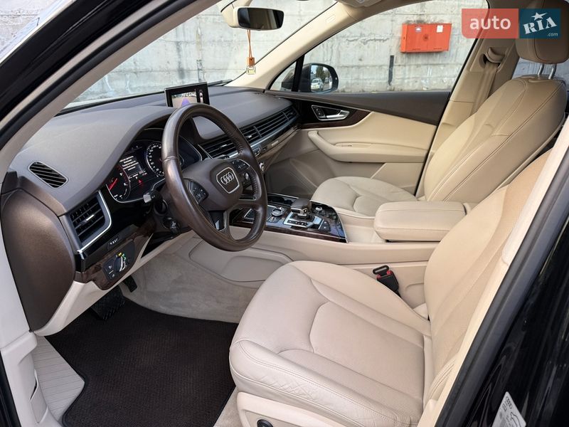 Внедорожник / Кроссовер Audi Q7 2015 в Ровно