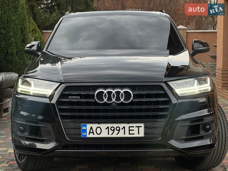 Позашляховик / Кросовер Audi Q7 2017 в Мукачевому