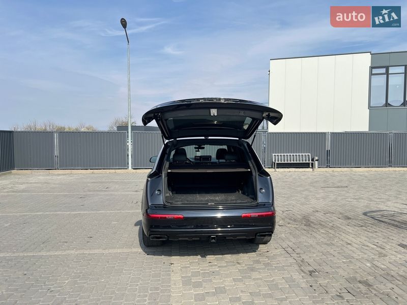 Позашляховик / Кросовер Audi Q7 2017 в Мукачевому