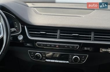 Позашляховик / Кросовер Audi Q7 2017 в Мукачевому