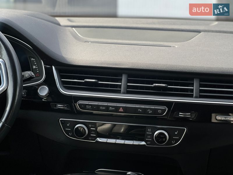 Позашляховик / Кросовер Audi Q7 2017 в Мукачевому