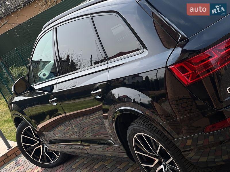 Позашляховик / Кросовер Audi Q7 2017 в Мукачевому